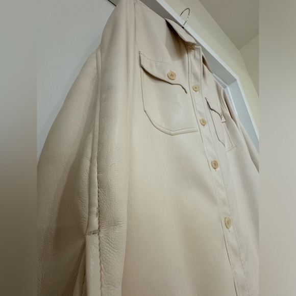 Aritzia Wilfred The Ganna™ Cream Vegan Leather Shirt Jacket Size Small - Picture 5 of 7